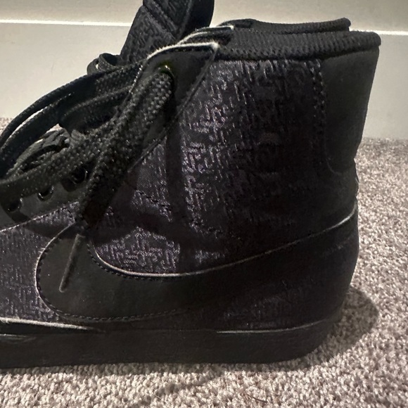 Black Nike high tops - Picture 2 of 5